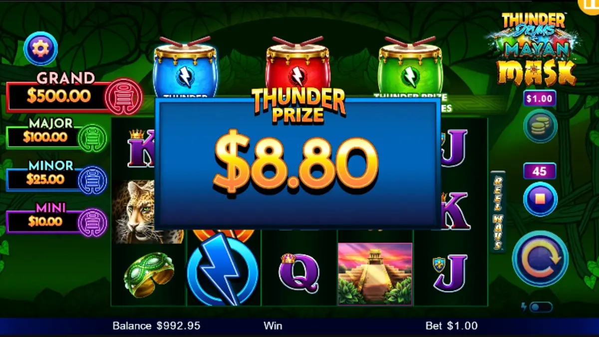Cena do jogo de slot Thunder Drums Mayan Mask com máscaras douradas e relâmpagos